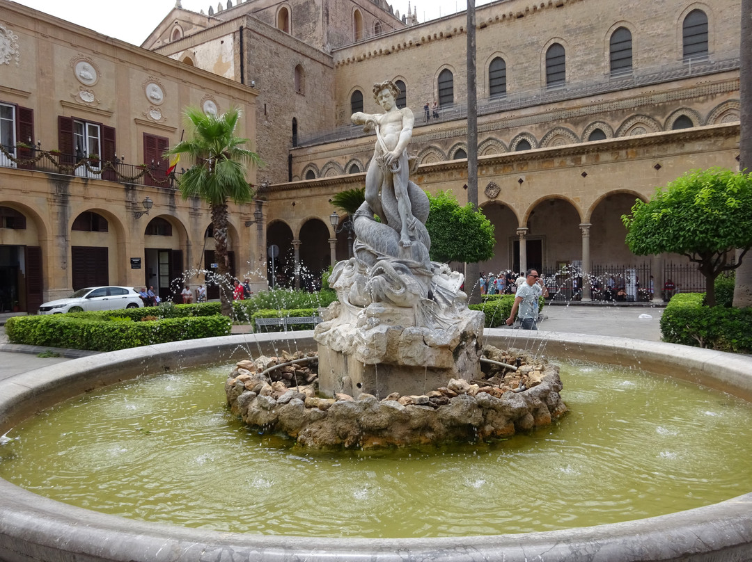 Fontana del Tritone景点图片