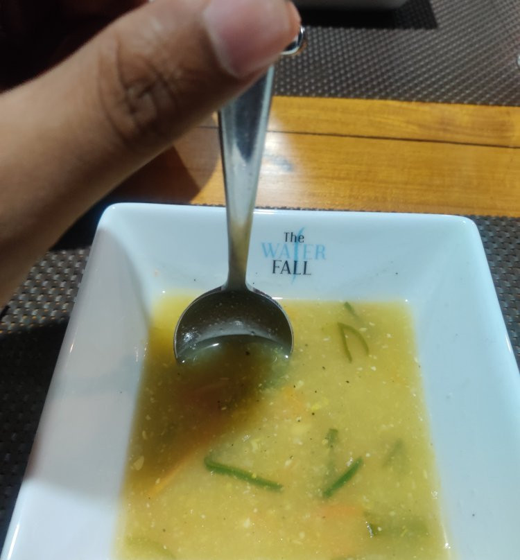 瀑布度假酒店主图