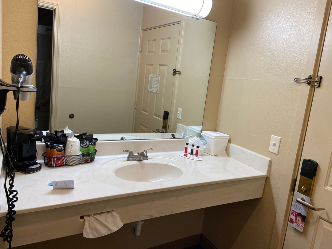 Ramada by Wyndham Sparta/At Speedway主图