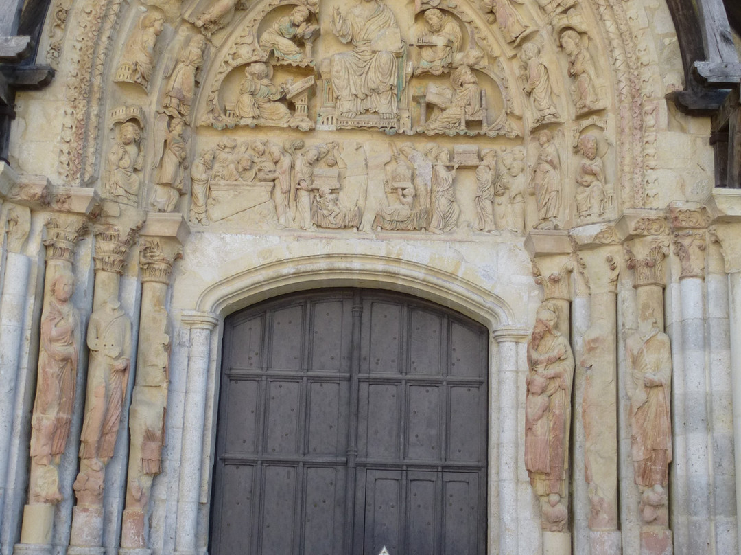 Abbaye de Fleury-Saint-Benoit-sur-Loire必去景点