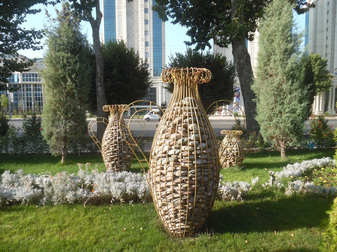 Monument to Sadriddin Aini and Maxim Gorky-杜尚别必去景点