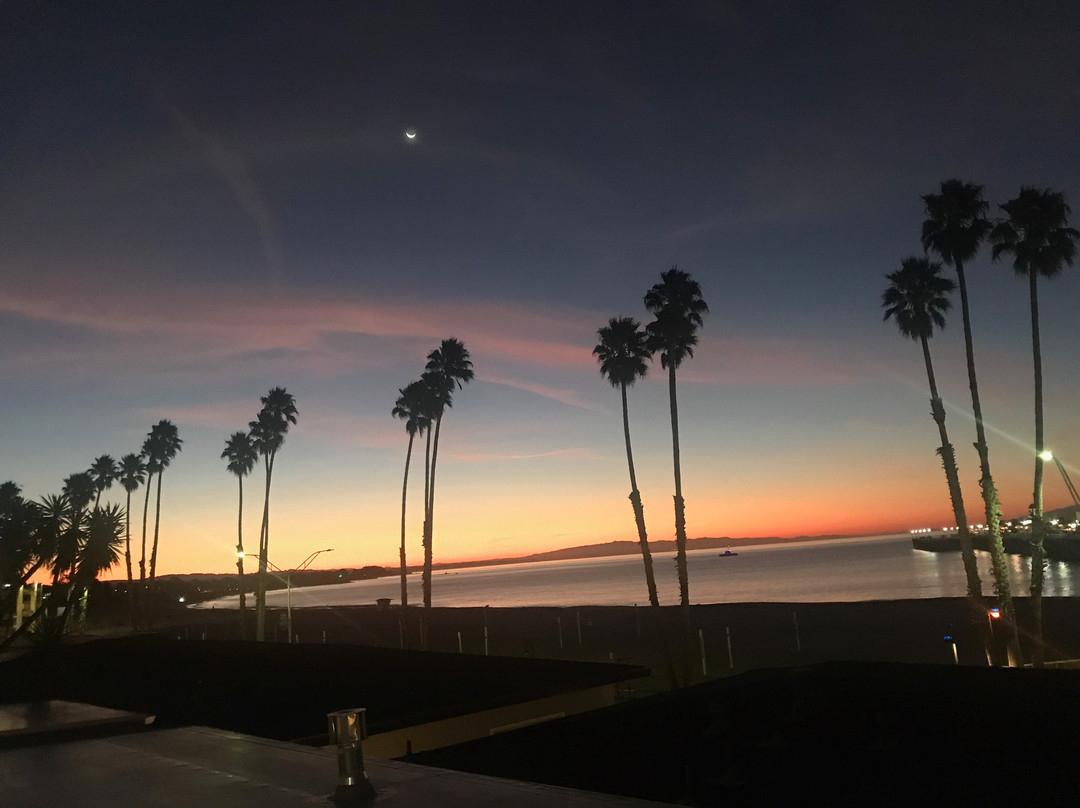 海滩街套房酒店主图