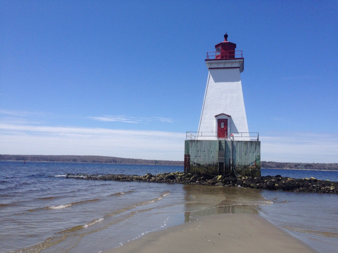 Sandy Point Lighthouse景点图片
