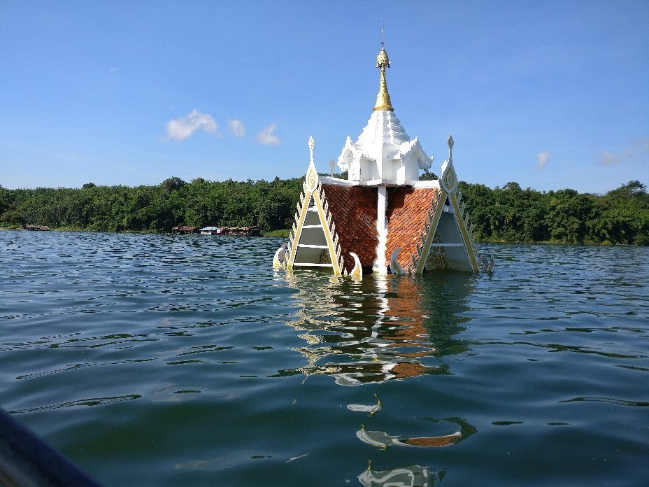 Khao Laem Lake景点图片