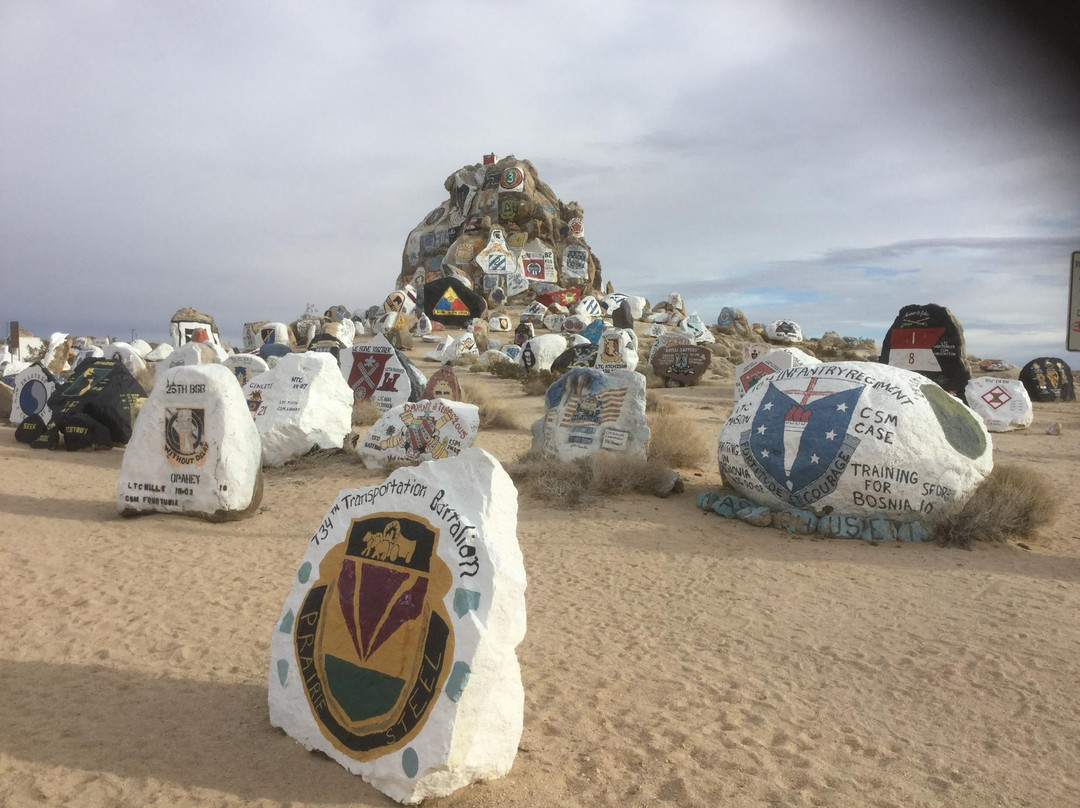 Baker旅游景点-Painted rocks