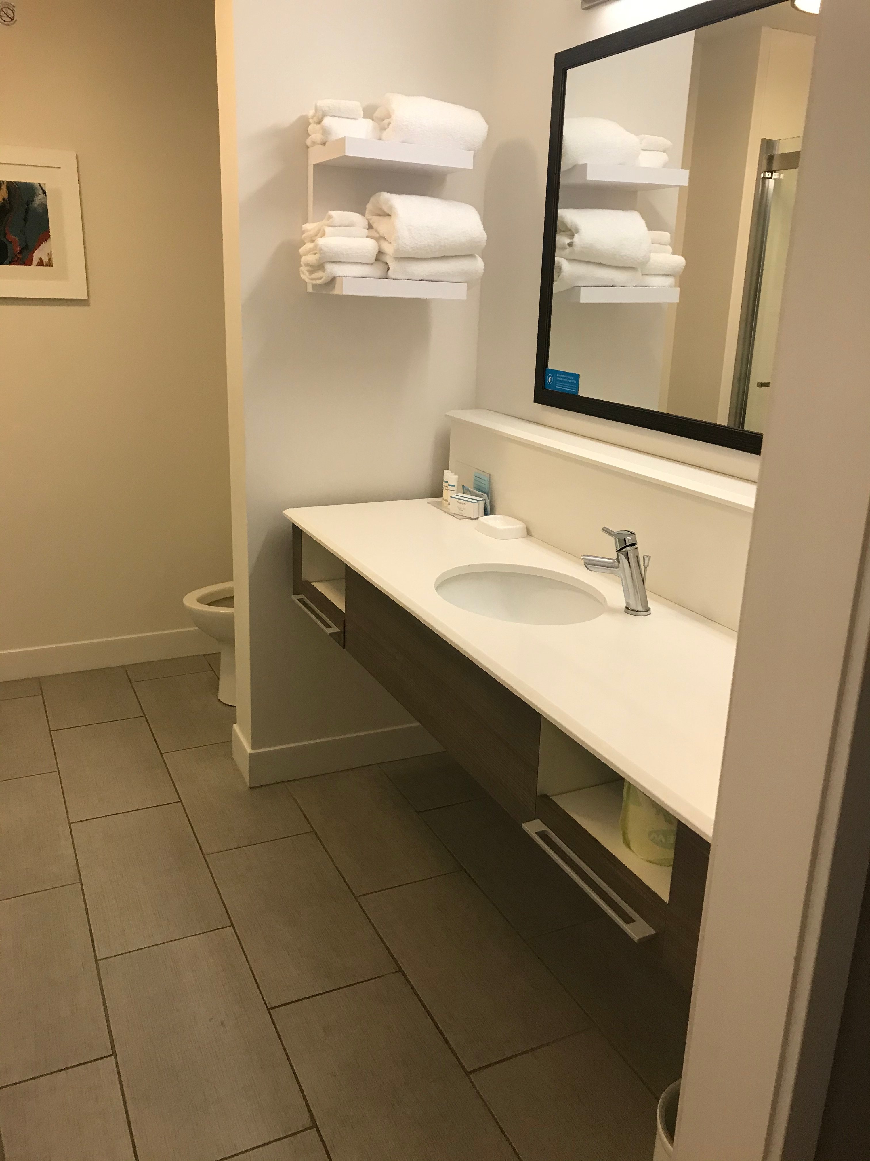 Hampton Inn Vincennes-浴室