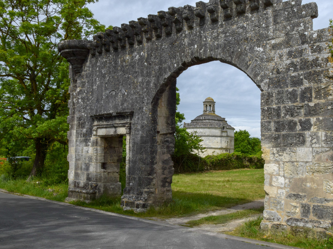 Pigeonnier de Montierneuf景点图片