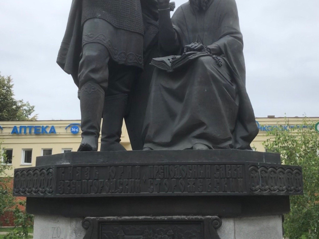 Monument to the Prince Yuriy Zvenigorodskiy and Saint Savva Storozhevskiy景点图片