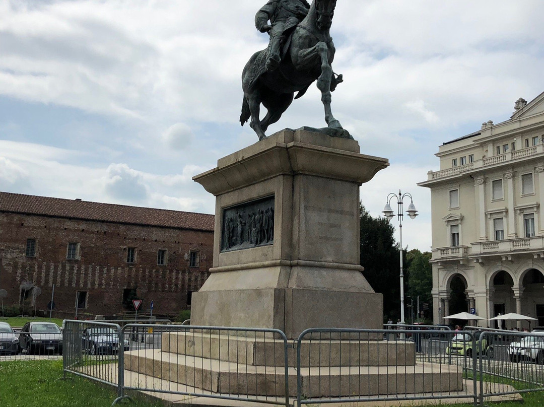 Statua Vittorio Emanuele II-诺瓦拉必去景点