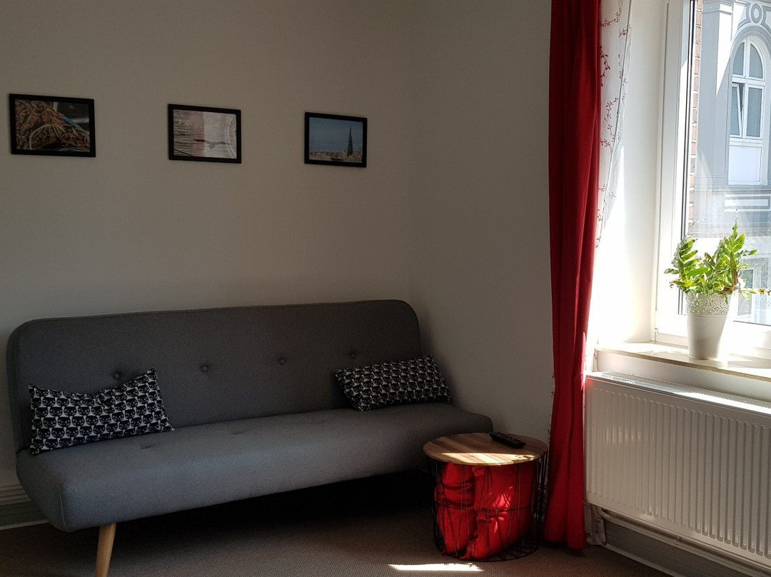 Bed & Kitchen