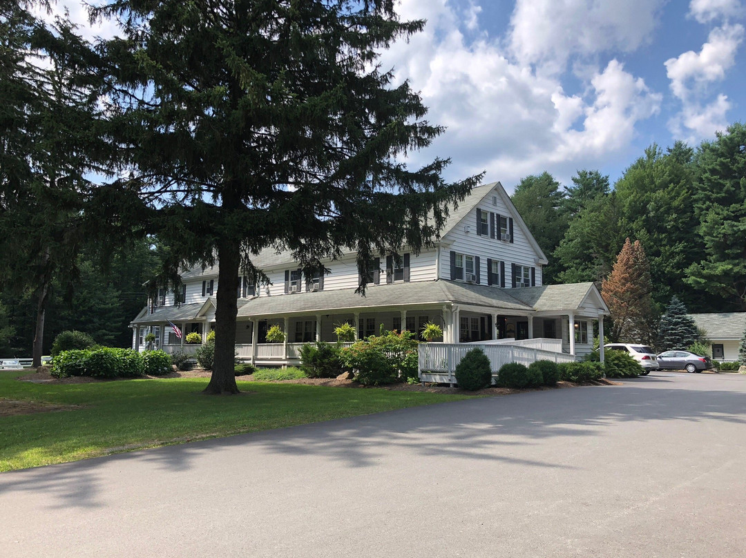 Mountaintop Lodge at Lake Naomi主图