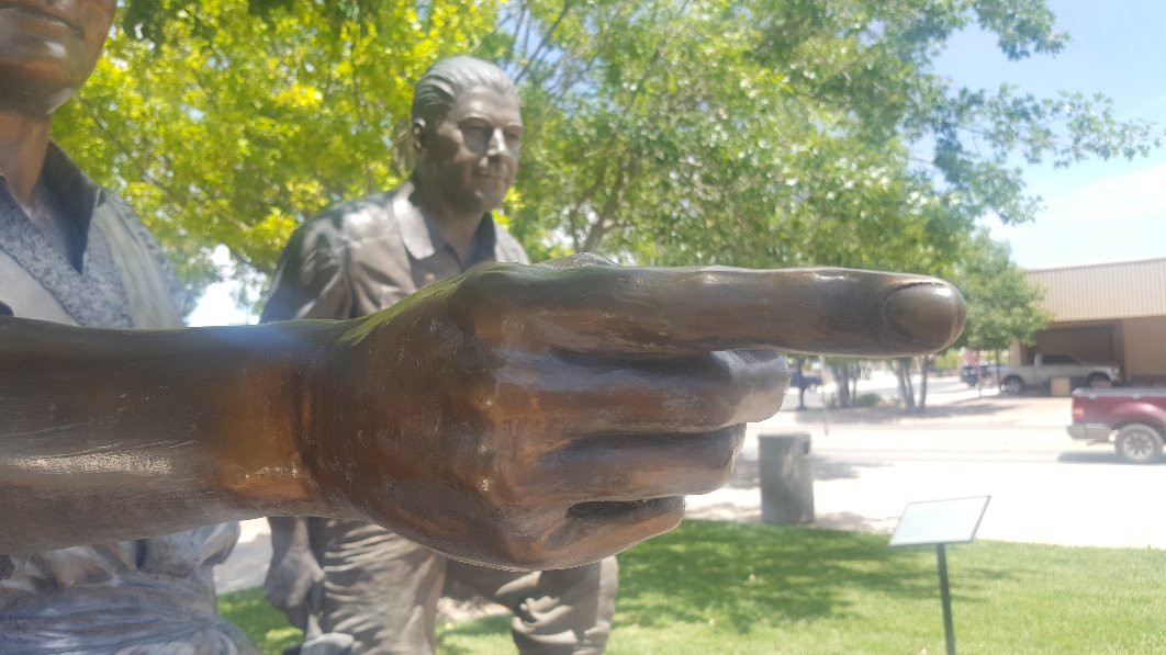 Street Sculptures景点图片