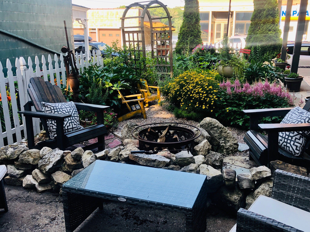 Blue Door Inn Alma主图