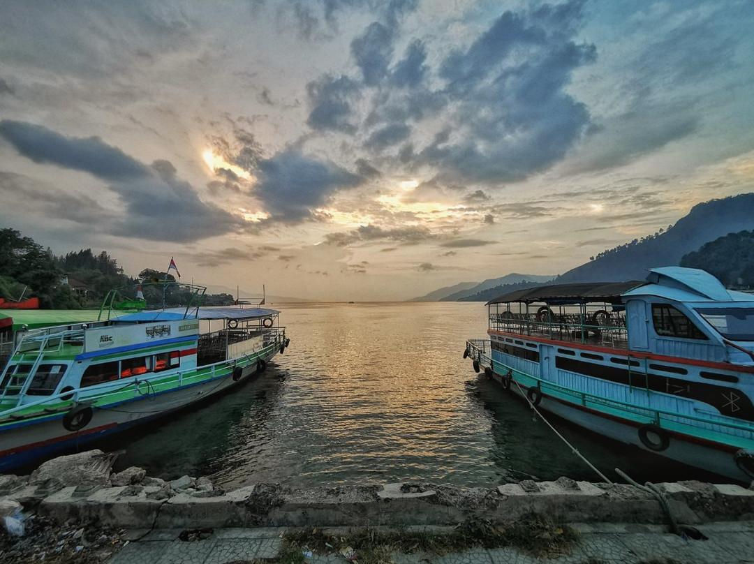 Hotel Pandu Lakeside Parapat主图