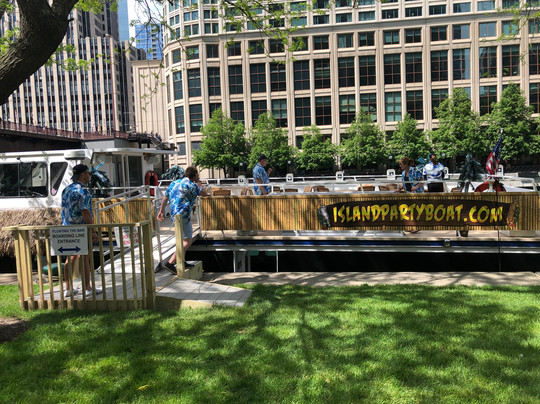 Island Party Boat-芝加哥必去景点