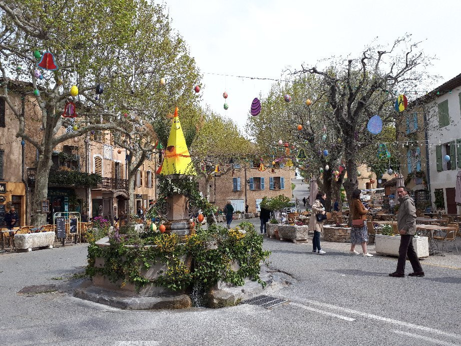 Tourtour Village Dans Le Ciel