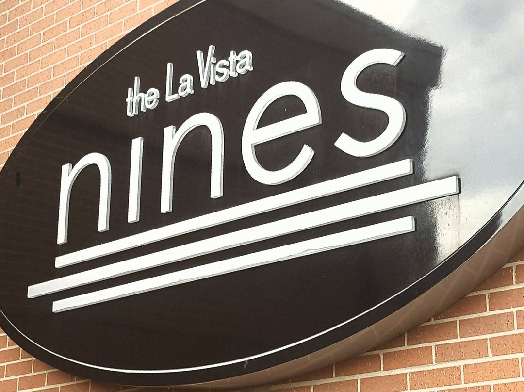 La Vista餐馆和美食-The La Vista Nines