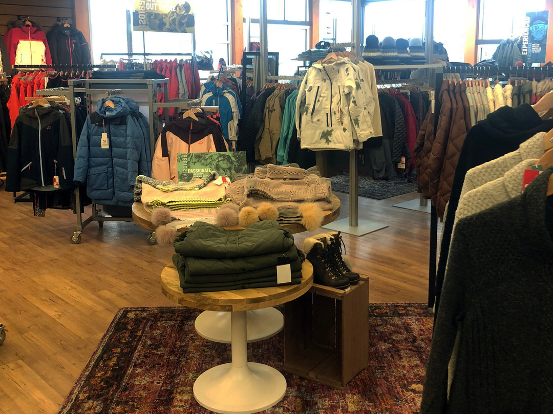 Christy Sports Ski and Snowboard-迪龙必去景点