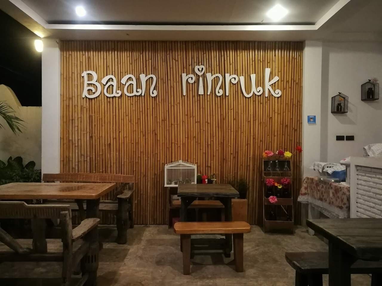 Baan Rin Ruk-餐饮