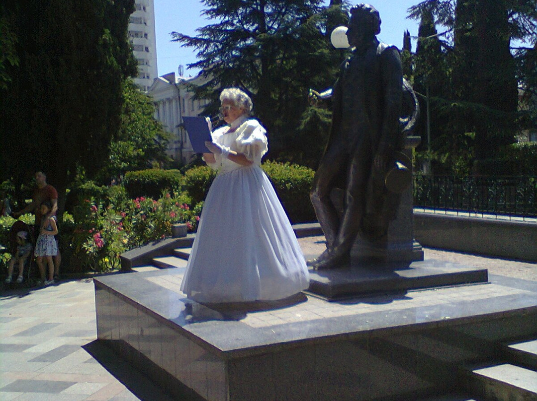 Statue of Pushkin-雅尔达必去景点