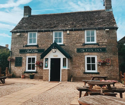 Hawkesbury Upton Fox Inn主图