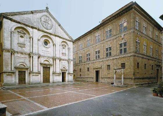 Piazza Pio II景点图片