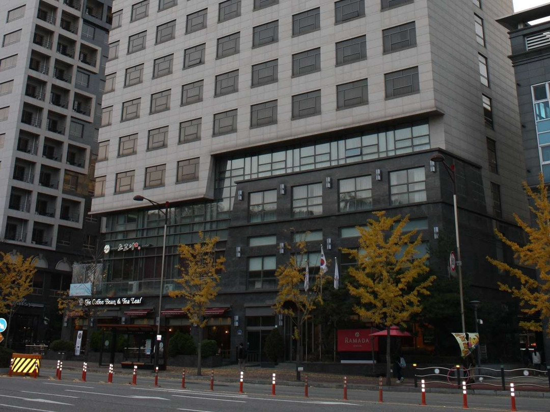 华美达东滩主图