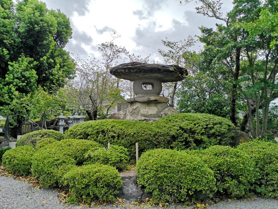 Yasurakani, Statue of Mother