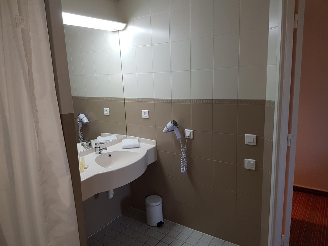 ACE Hôtel Issoire主图