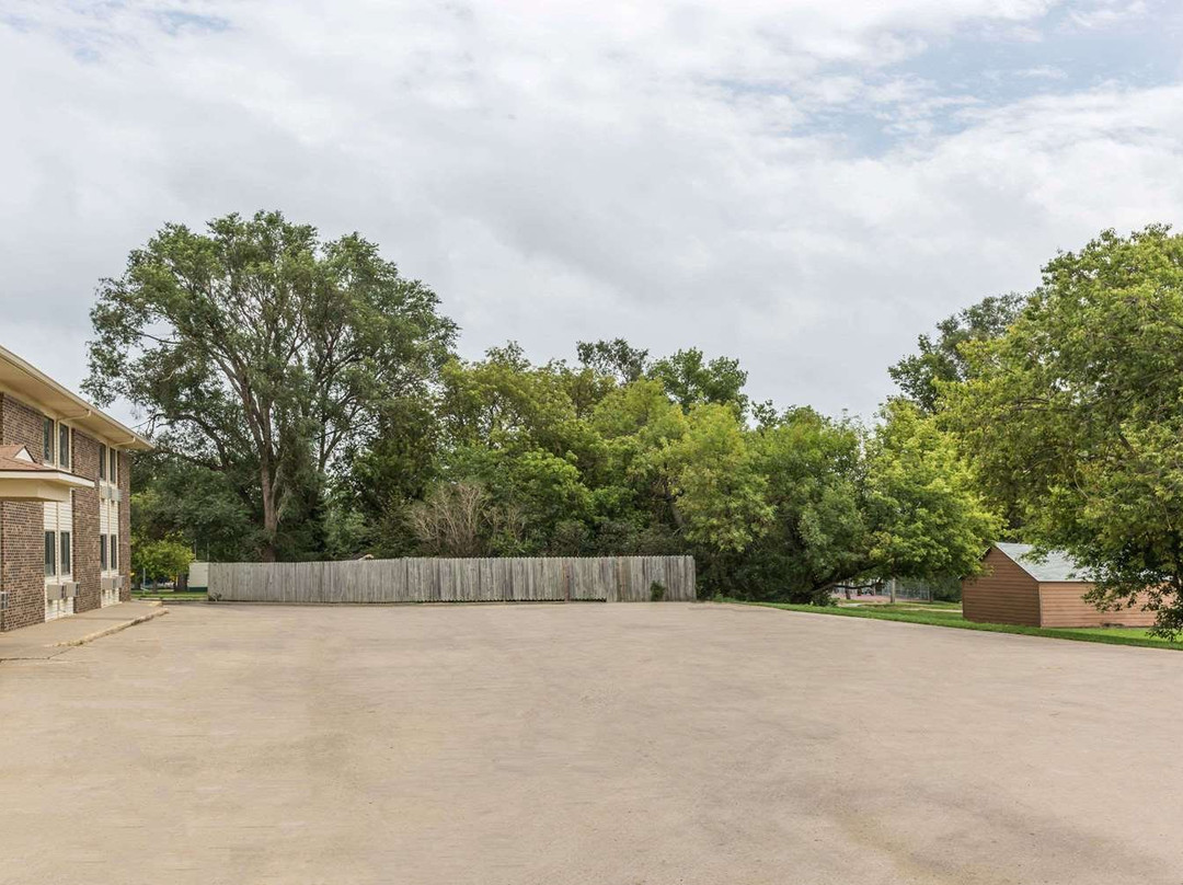 Super 8 by Wyndham Madison主图