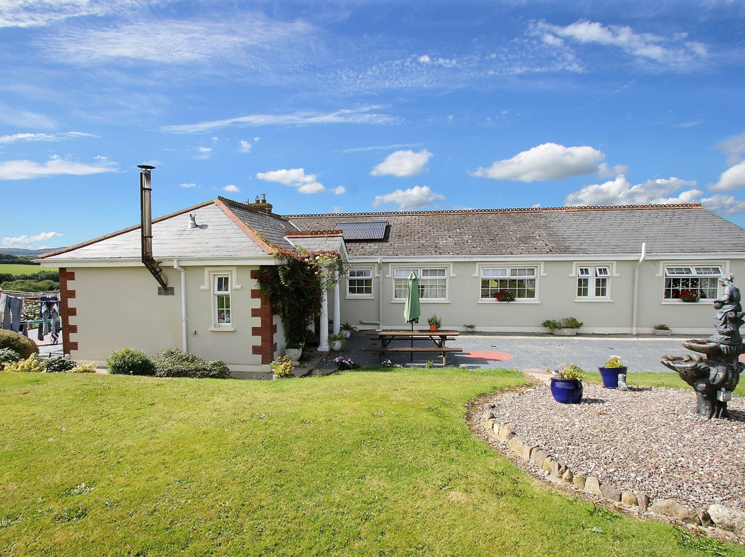 Reades Hillview Farmhouse Accommodation