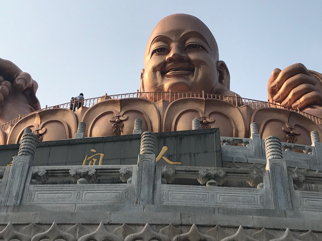 露天弥勒景点图片