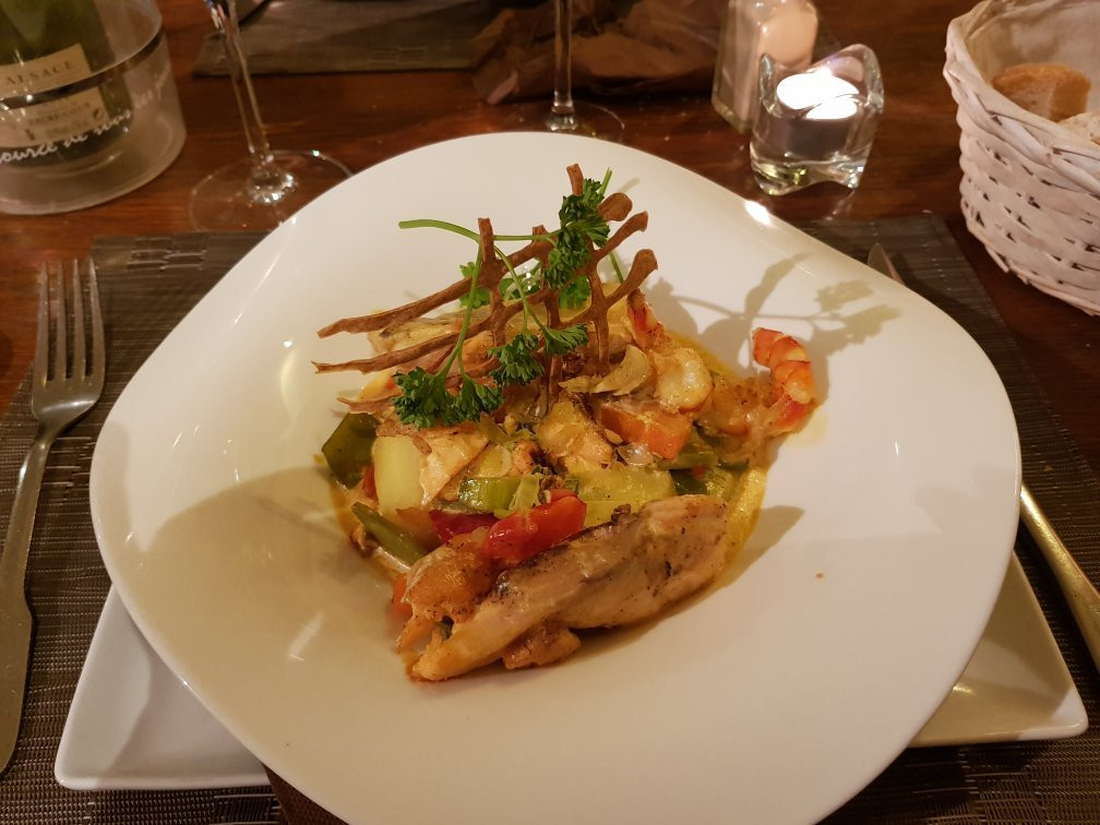 萨尔格米纳餐馆和美食-La Sarre Dine
