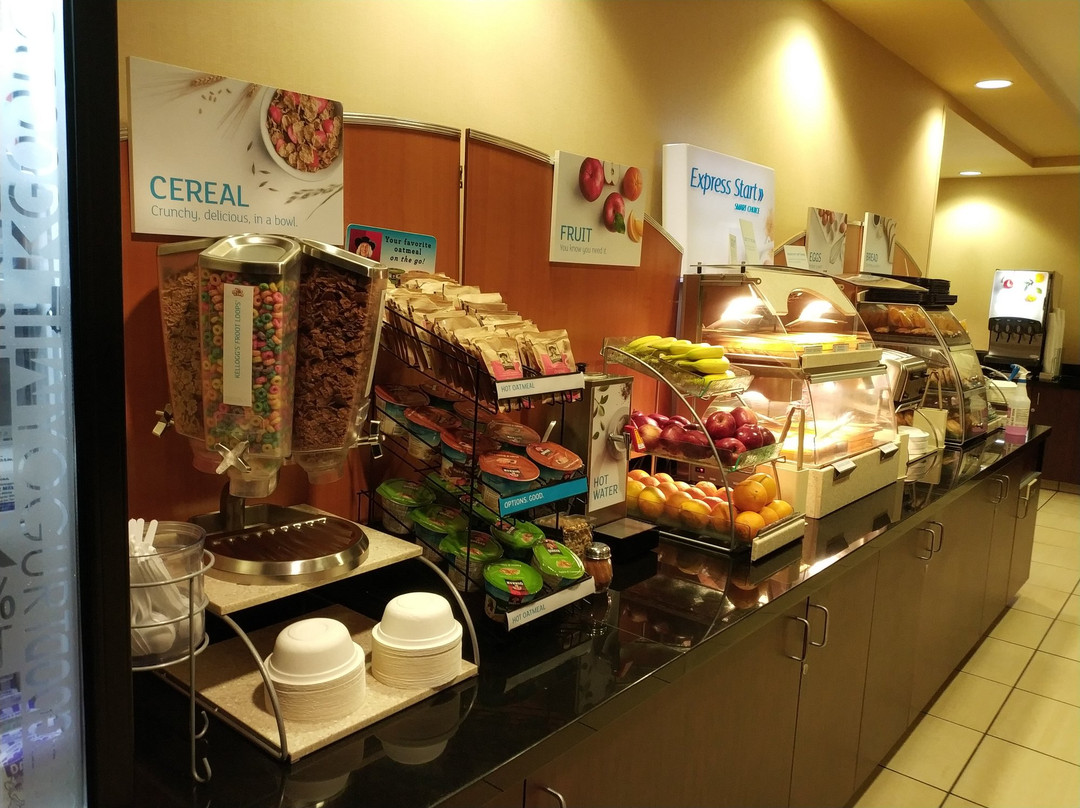 尤金假日智选快捷套房酒店主图