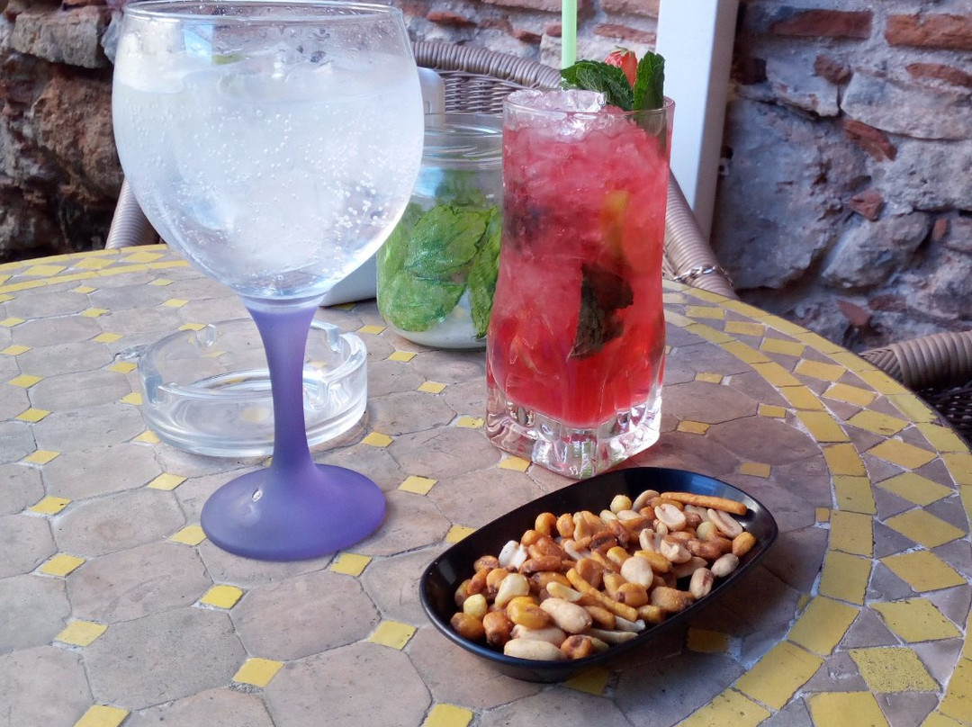 La Corrala Escondida cóctel-café-阿尔卡拉-德-哈纳雷斯必去景点