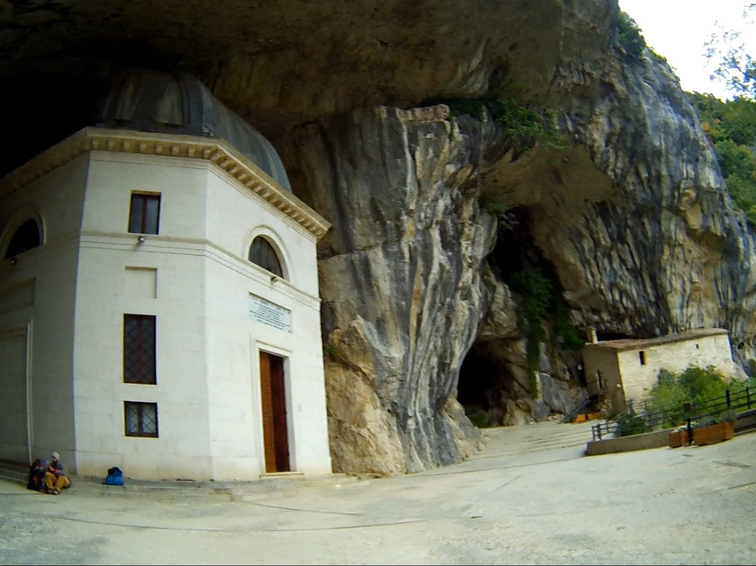 Santuario Madonna Di Frasassi-Genga必去景点