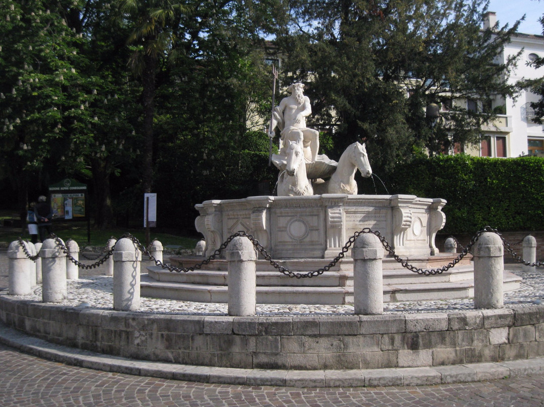 Fontana del Nettuno景点图片