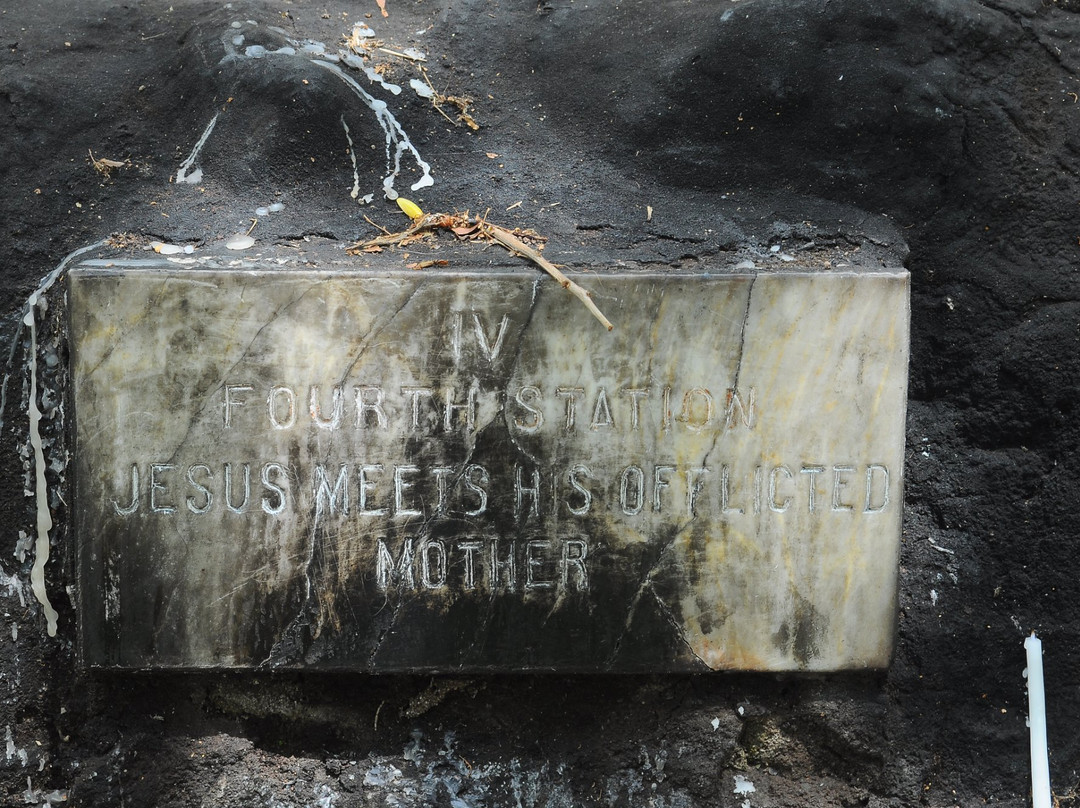 Walkway To The Old Volcano And Stations Of The Cross-卡米金省必去景点