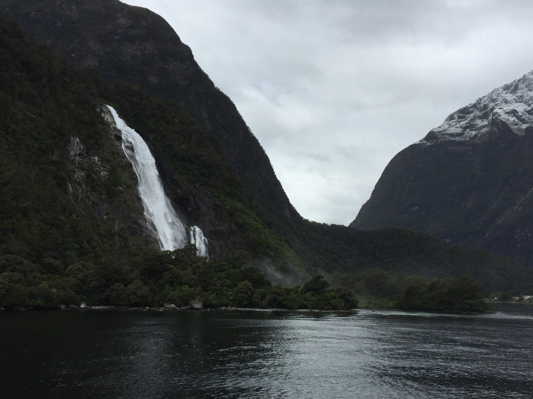 Humboldt Falls-米尔福德峡湾必去景点
