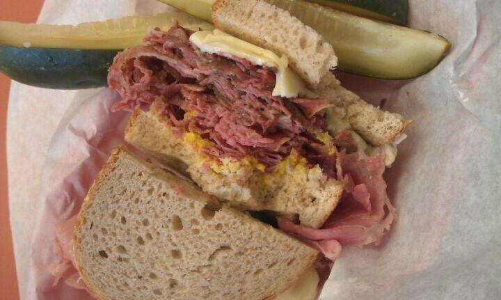 Libertyville餐馆和美食-Burt's Deli