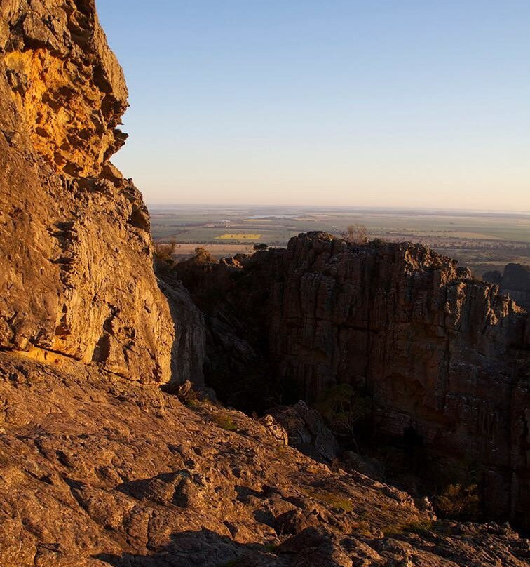 Laharum旅游景点-Mt Stapylton