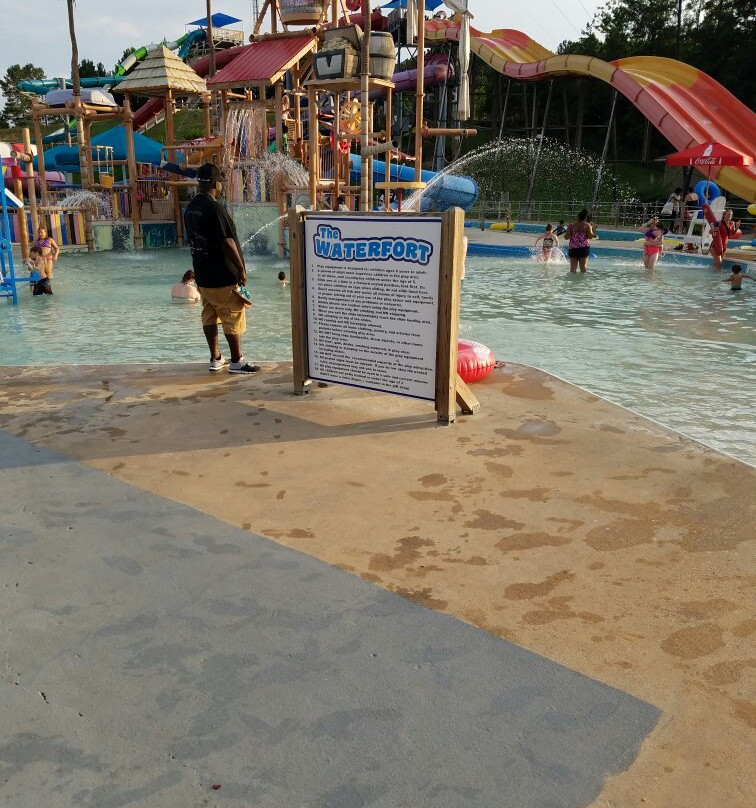 Grand Paradise Water Park景点图片