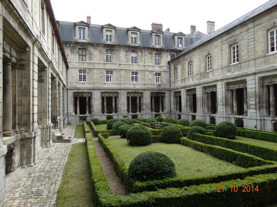 Abbey of St. Vincent-桑利斯必去景点