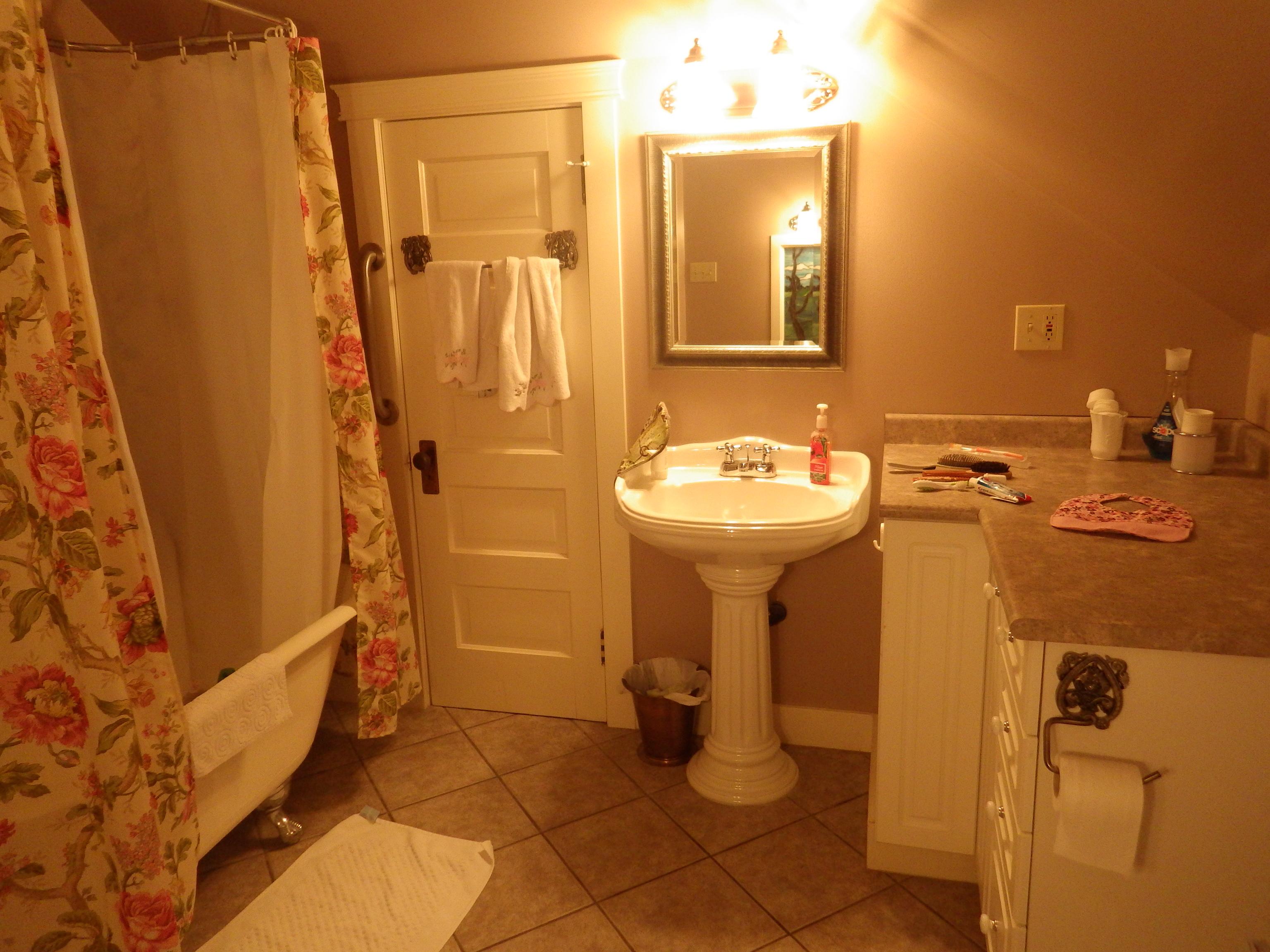 Red Pine Bed & Breakfast-浴室