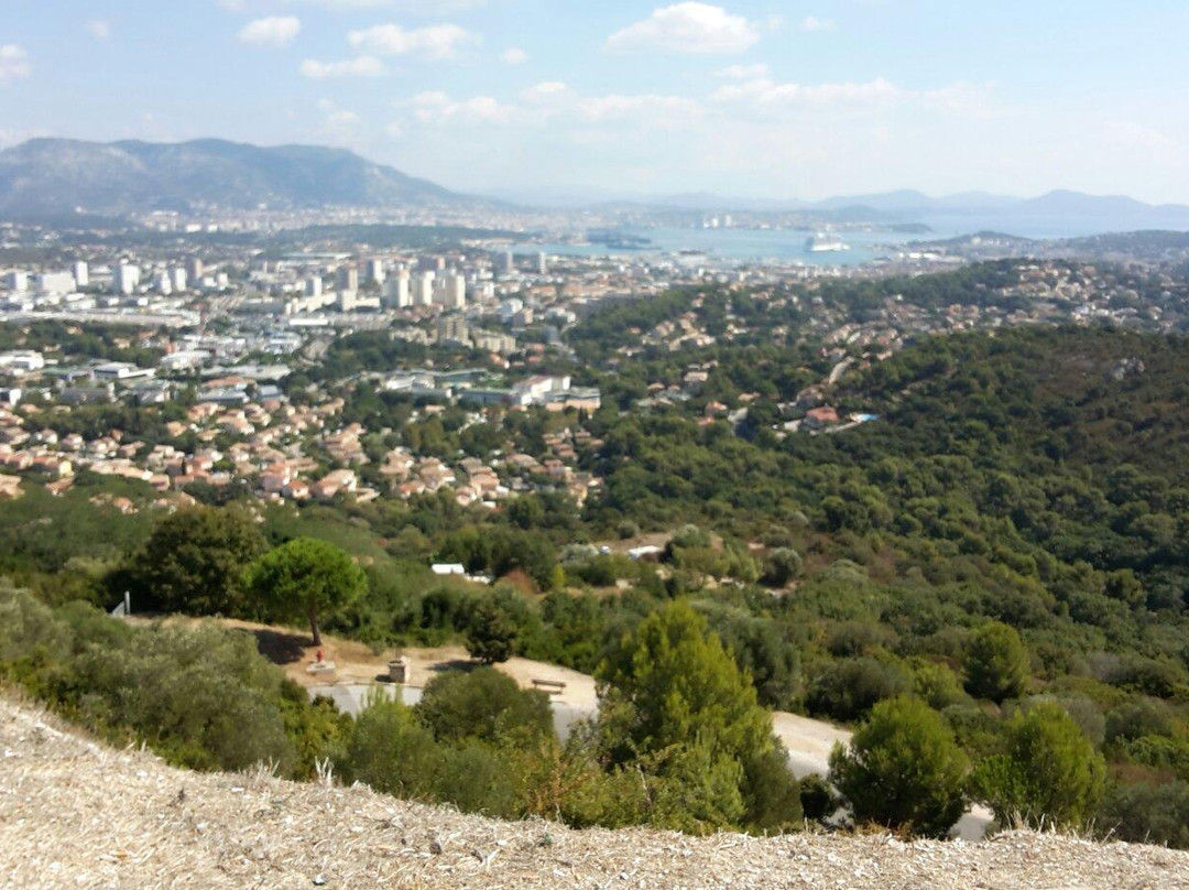 Collegiale Saint Pierre-Six-Fours-les-Plages必去景点