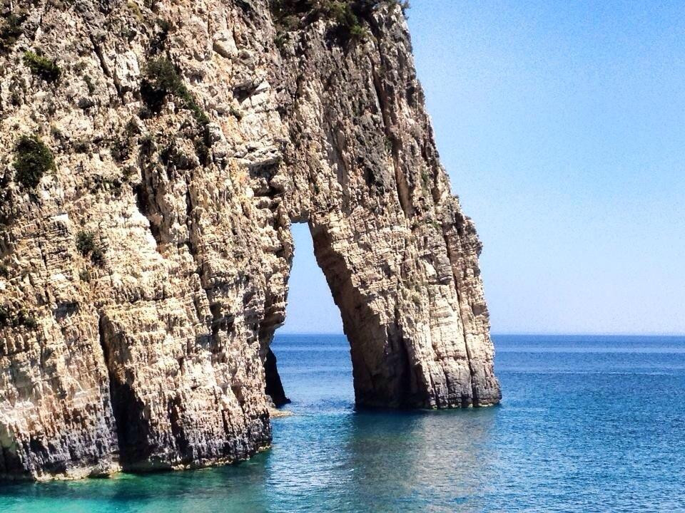 Keri Caves-利姆尼科利必去景点