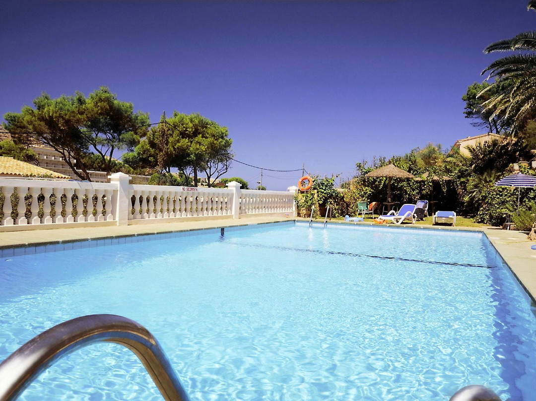 Cala Sant Vicenc酒店住宿-Hostal Los Pinos