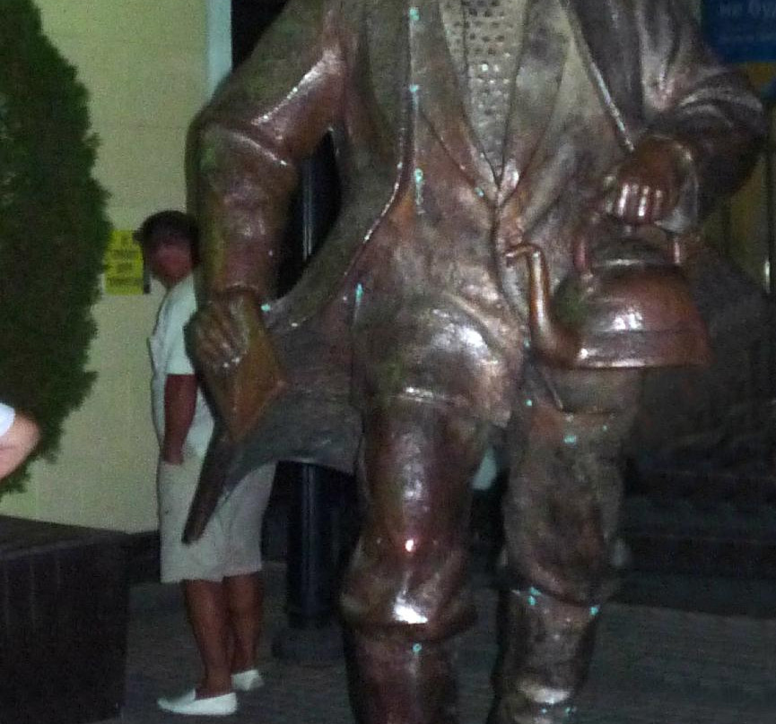 Father Fyodor Statue-哈尔科夫必去景点