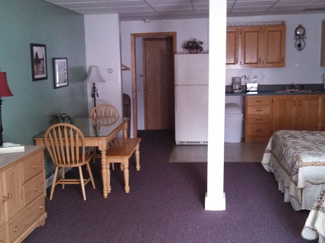 Bishops Country Inn Motel主图