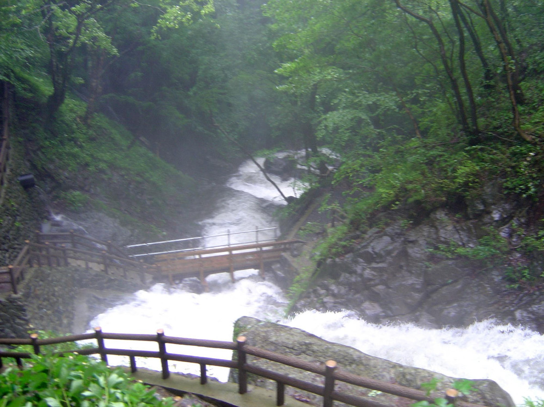 Shirainotaki Falls-东温市必去景点